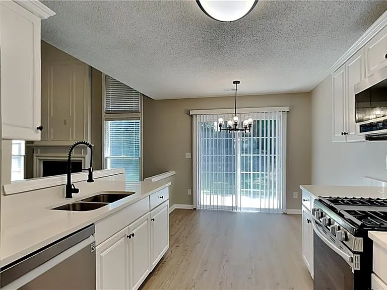 3705 Patterstone Dr — Photo 7