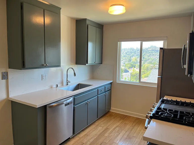 420 Hardison Way #8 — Photo 4
