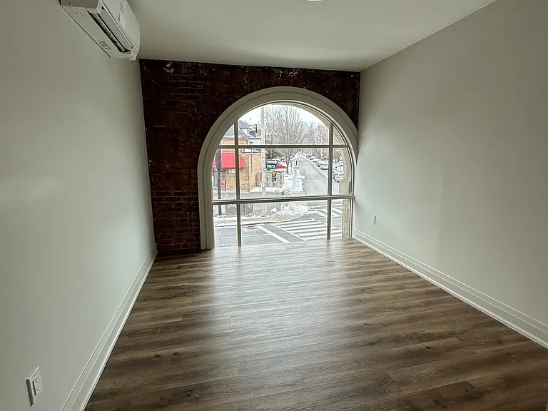 837 King St E #201 — Photo 15