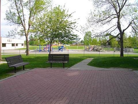 3rd image of 420 Columbia Blvd W