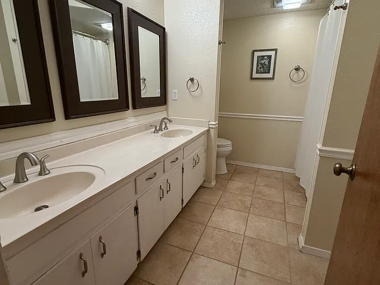 11300 Oak View Dr — Photo 16