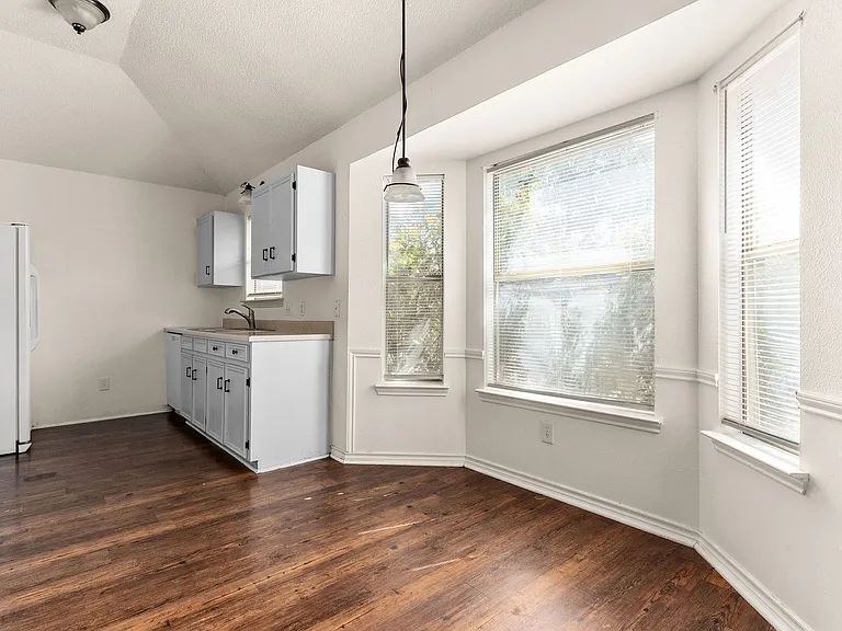 2702 Hemlock Dr — Photo 9