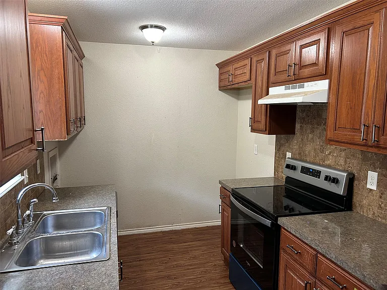 5602 Sundown Ln — Photo 6