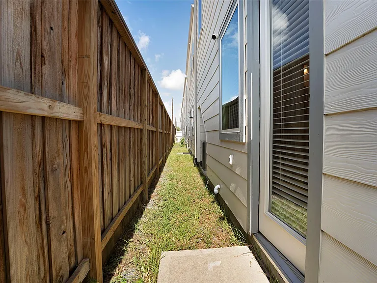 7703 Rainbow Close Ln — Photo 14