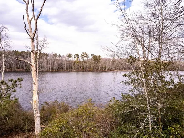 39 E Sunrise Dr, Warsaw, VA 22572