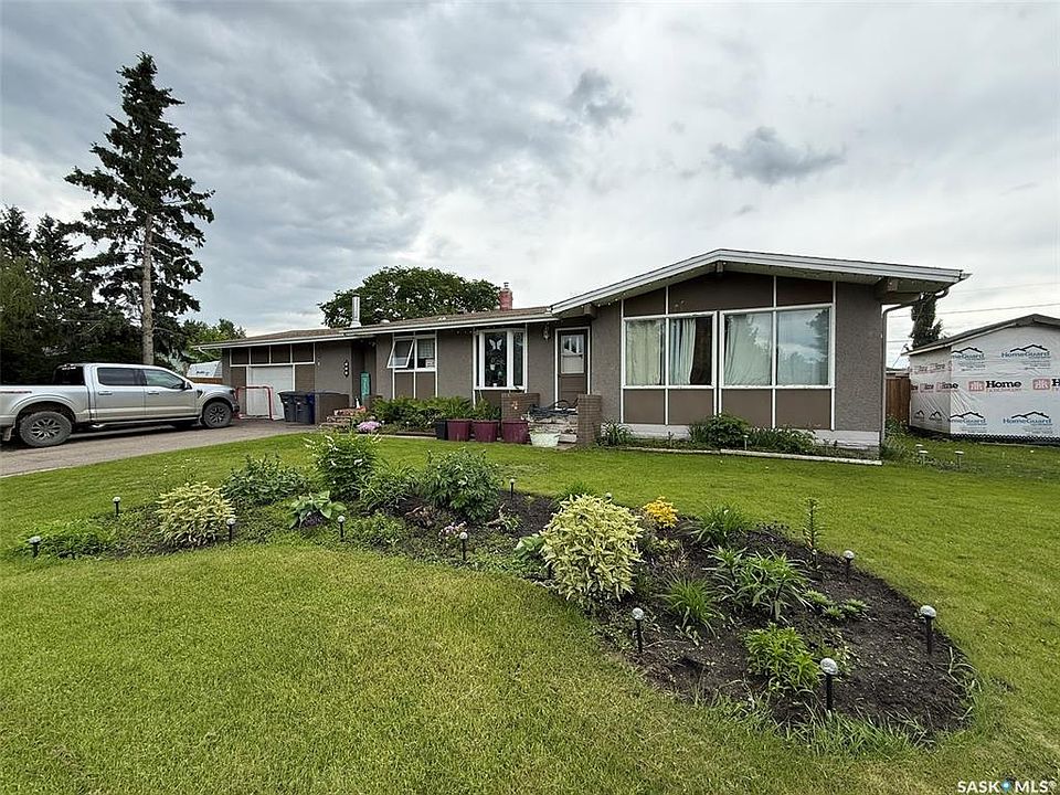 1st image of 221 MacAskill AVENUE