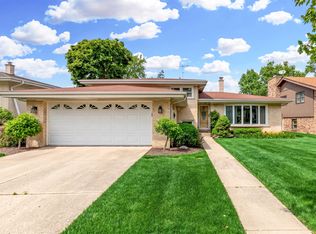 8744 W North Ter, Niles, IL 60714