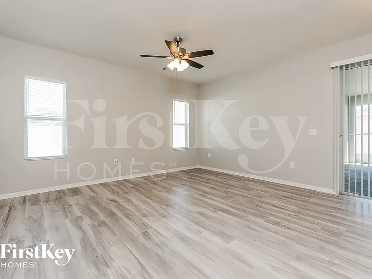 533 Interlock St — Photo 7