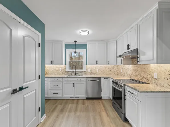 103 Bridgestone Ct, Fuquay Varina, NC 27526