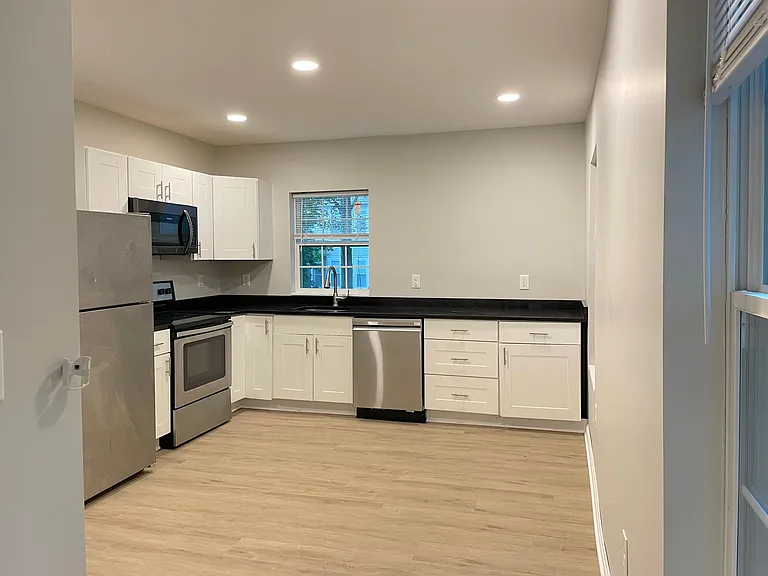 41 Grove St #41 — Photo 3