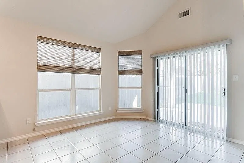 3 bed, 1618 sqft, $2,150 — Photo 3