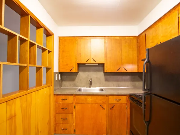6300 E Burnside St APT 5, Portland, OR 97215