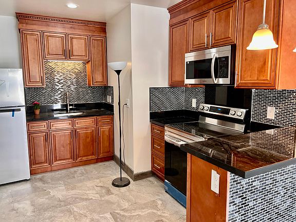 4th image of 3561 J St