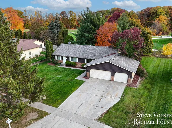 4916 Stauffer Ave SE, Kentwood, MI 49508