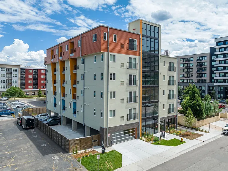 The Irving Apartments — Photo 25