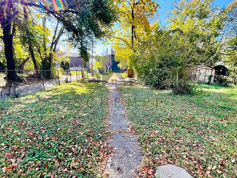 2300 W Madison St — Photo 14