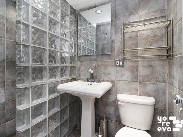 318 West 15th Street image 9 of 10