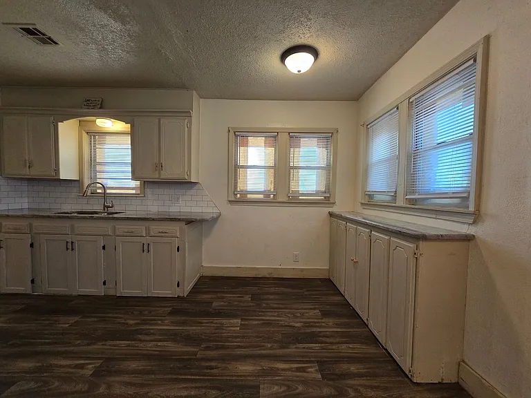 617 N Bonita Ave — Photo 4