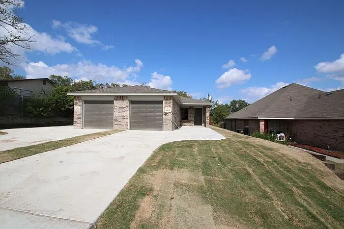 3 bed, 2.0 bath, 1090 sqft, $1,495 — Photo 3