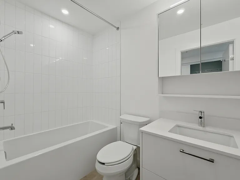 2511 Carolina St — Photo 107
