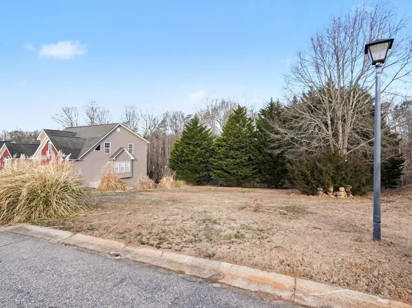 414 Winding Brook Ct, Greenville, SC 29617