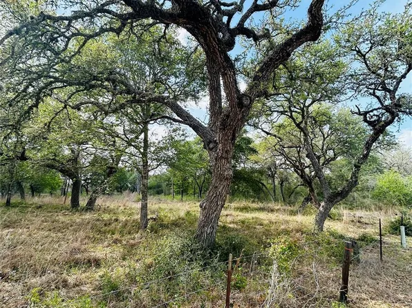 1390 County Road 106, Columbus, TX 78934