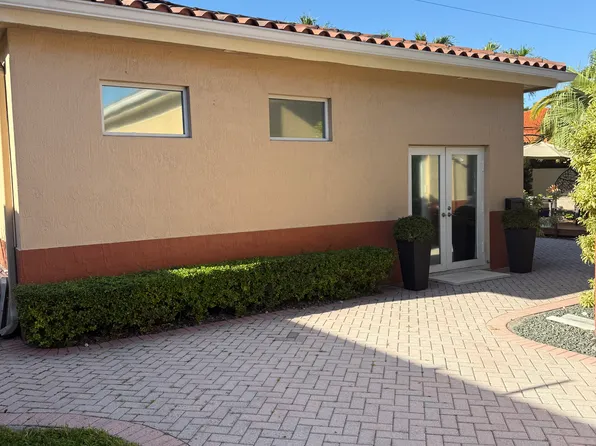 9820 NW 27th St #G, Miami, FL 33172