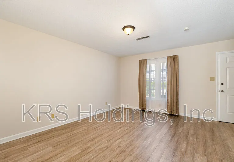 2519 Hitchcock Dr — Photo 3