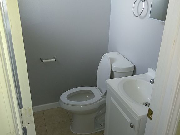 5th image of 2120 W Christie Dr