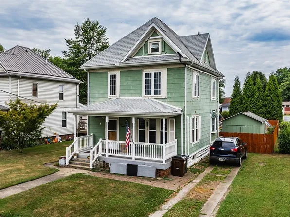 213 Elm St, Belpre, OH 45714