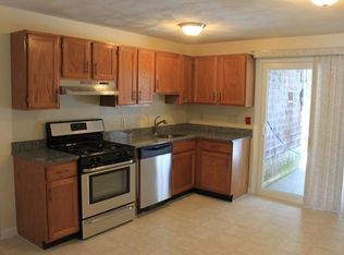 7 Cicero Dr APT 4, Lakeville, MA 02347