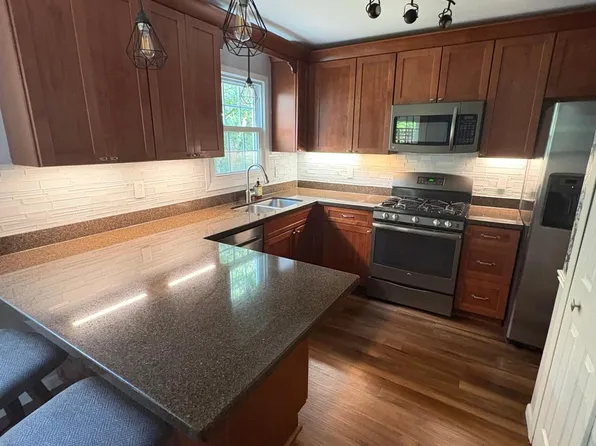 8935 Pine Bluff Ct, Eden Prairie, MN 55347