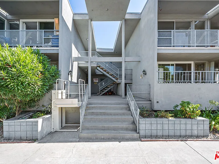 8638 Cashio St #8 — Photo 19