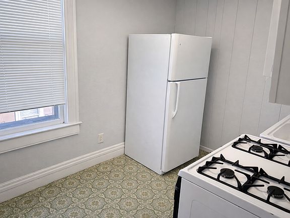 3rd image of 3544 Bell St #2