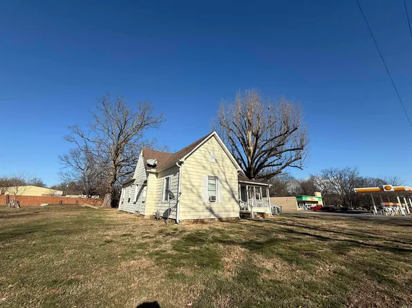 512 W 6th St, Newark, AR 72562