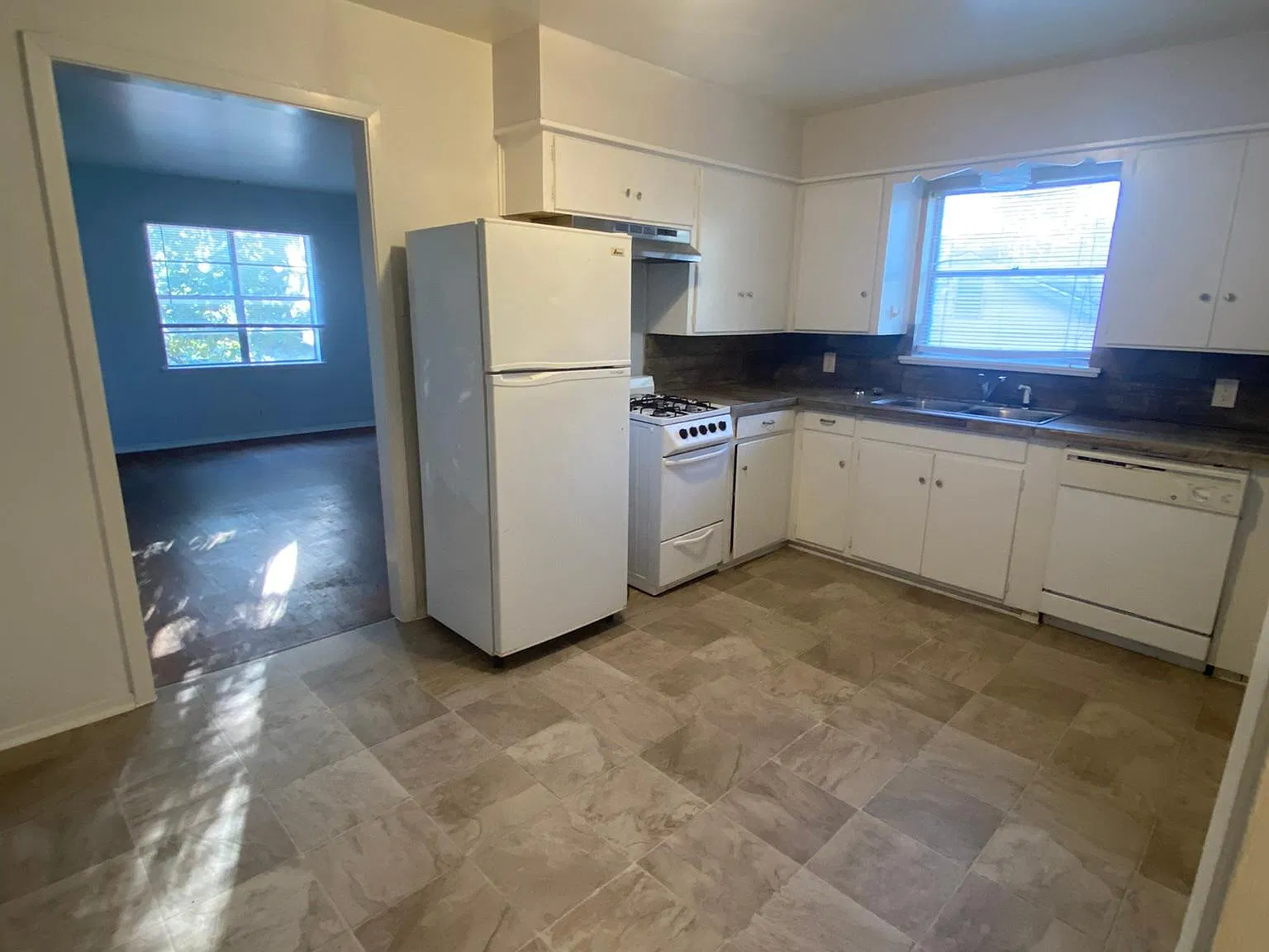 1 bed, 370 sqft, $795 — Photo 1