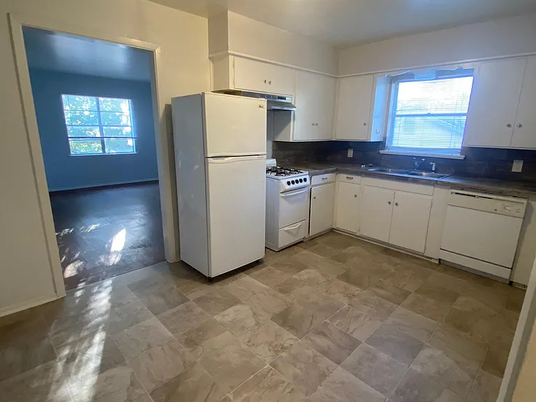 1108 Neff St #3 — Photo 6