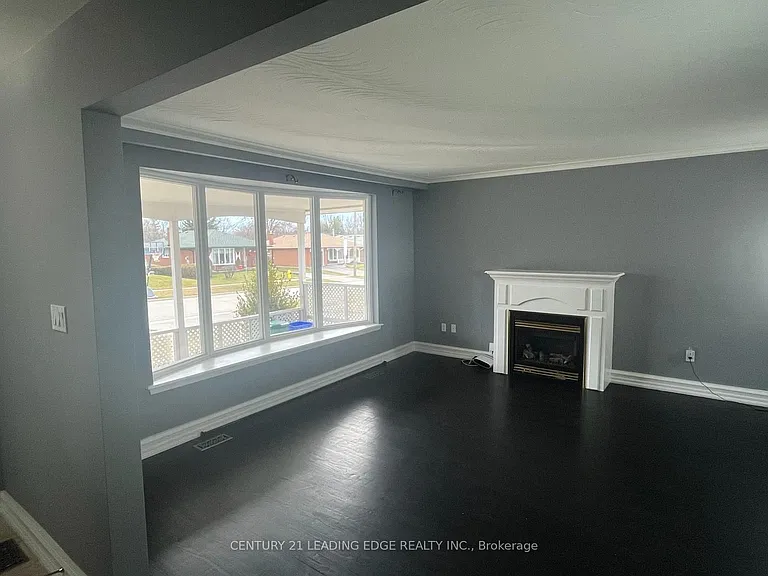 912 Crocus Cres — Photo 3