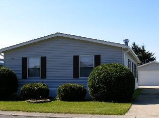 902 Southmoor Dr, Dekalb, IL 60115