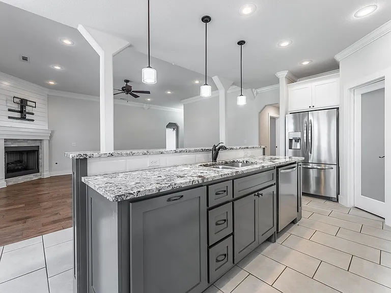 1100 Huntleigh Dr — Photo 7