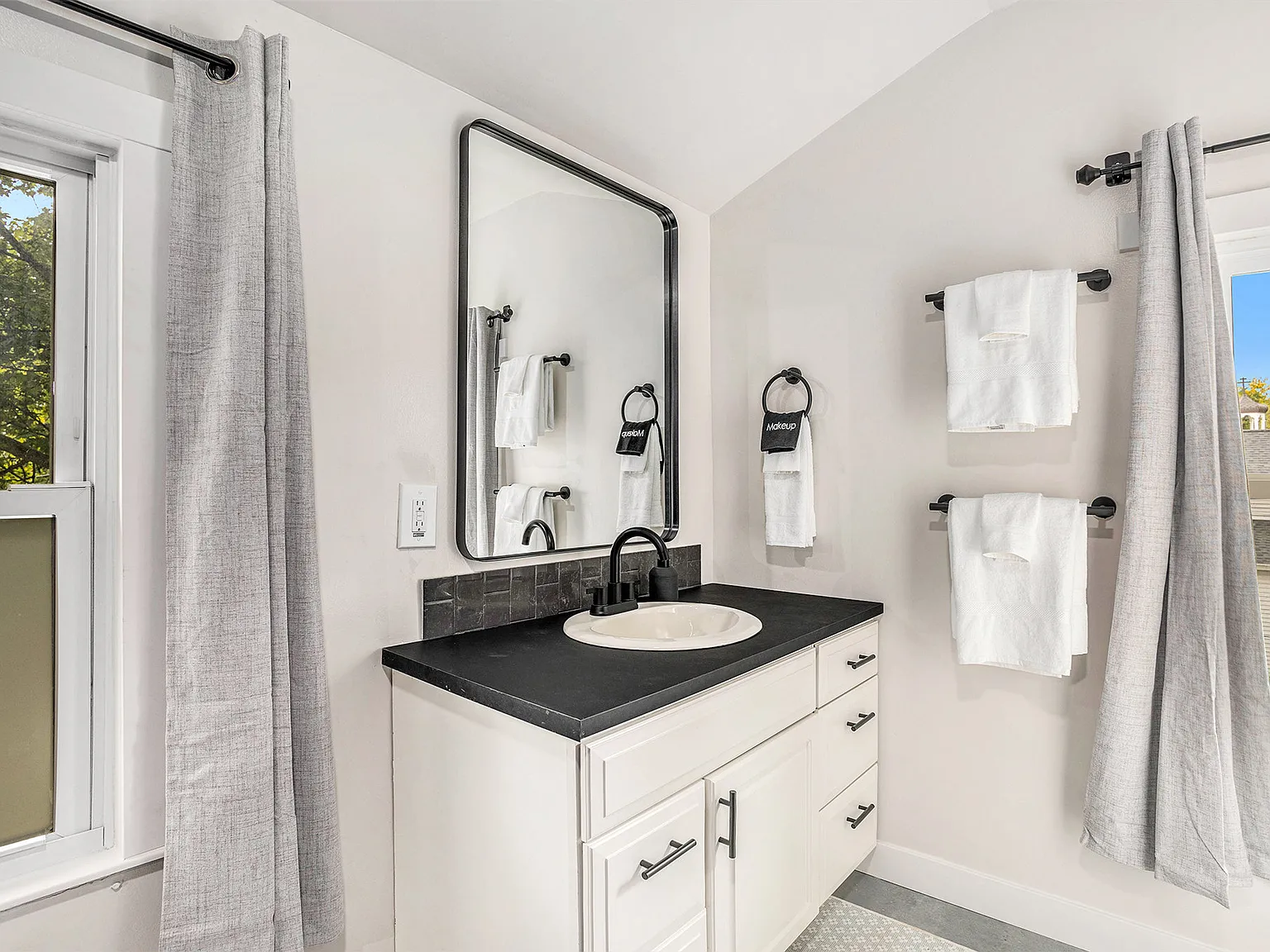 Studio, 425 sqft, $2,497 — Photo 4