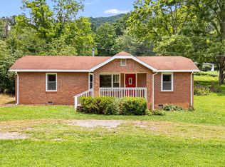 11 Bear Farm Rd, Candler, NC 28715