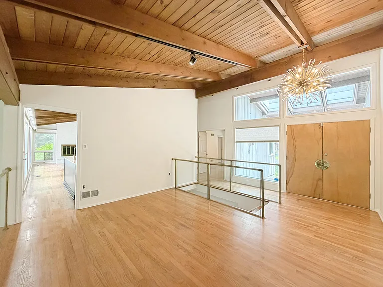 10611 Allenwood Ln — Photo 7