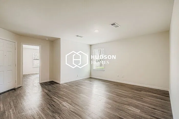 3 bed, 2.0 bath, 980 sqft, $1,049 — Photo 4
