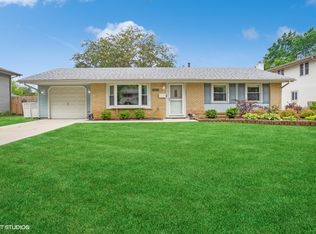 520 S Walnut Ln, Schaumburg, IL 60193