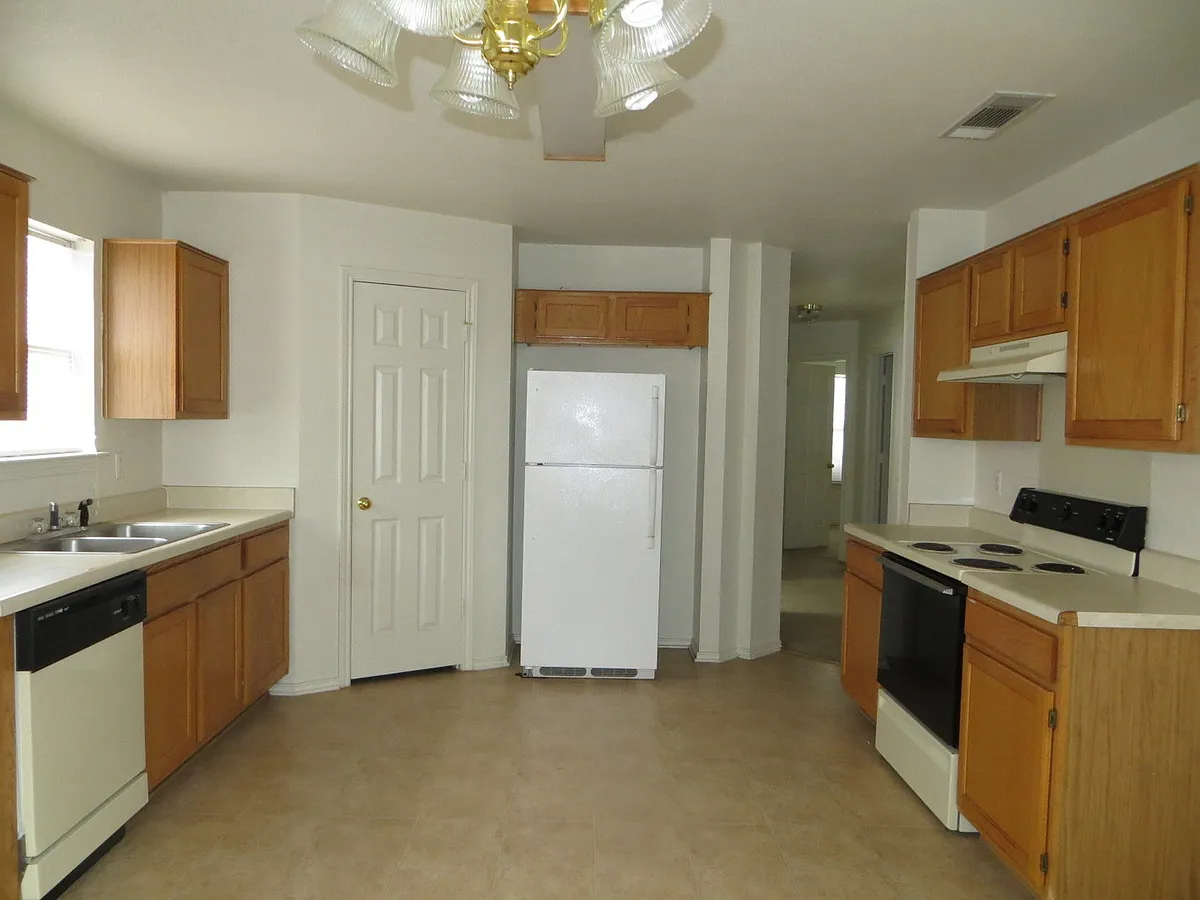 Building Photo - 4604 Ledgestone Dr