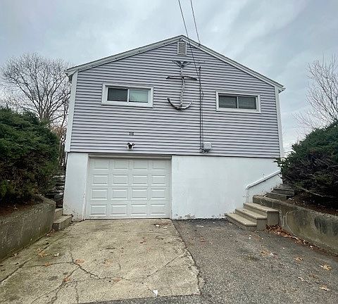 2nd image of 16 Bluff Rd