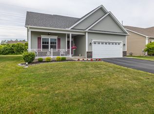 17 Lantana Ln, Rochester, NY 14612