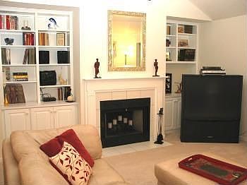 4th image of 823 Fairway Lakes Dr