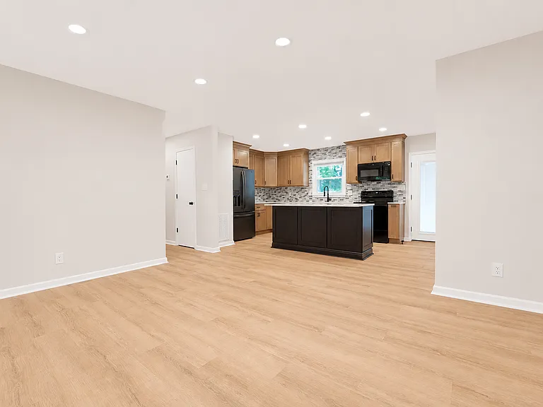 2117 Sierra Dr — Photo 4